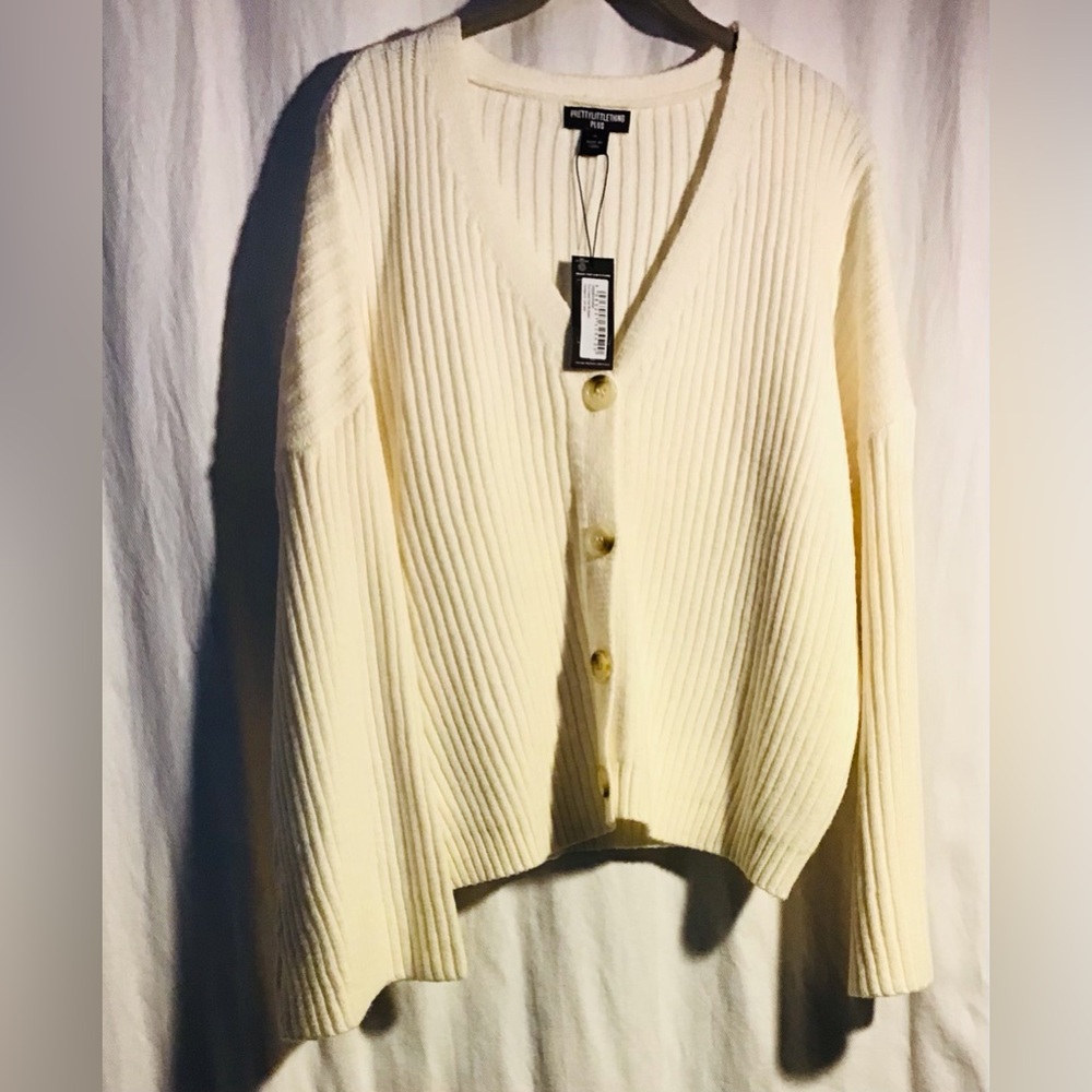 213 PrettyLittleThing Cream Ribbed Button Cardigan